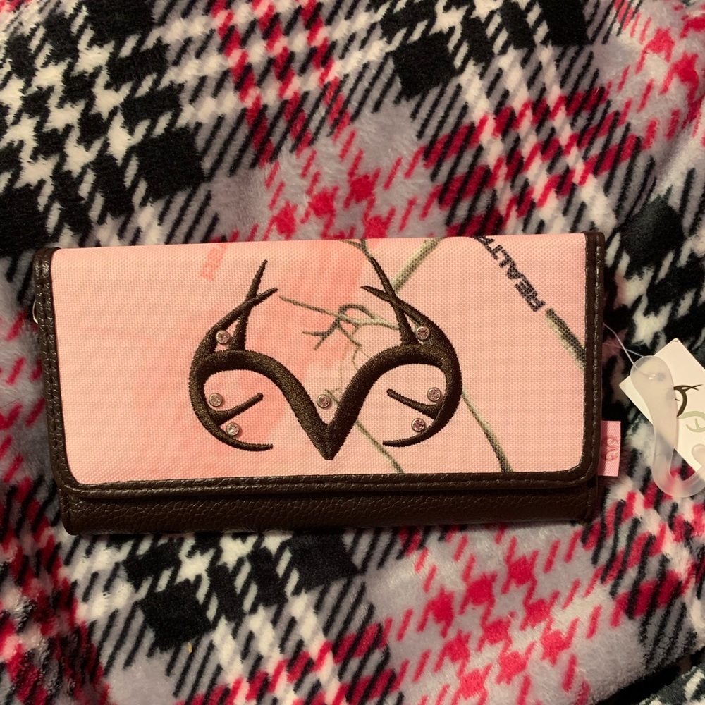 A REALTREE wallet!